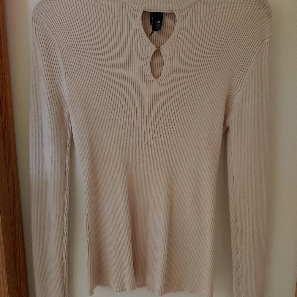 New Direction sweater woman size medium color tan